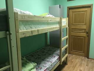 Хостел Сладкий Нижний Новгород Кровать в 4-местном общем номере-1